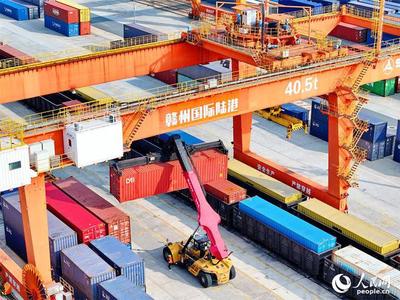 江西赣州南康区 进出口货物装运繁忙 彰显开放发展活力