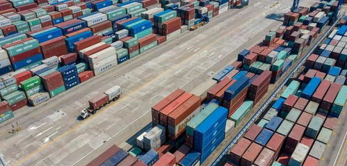 中国再创外贸新纪录 2021年货物进出口规模突破6万亿美元，成为全球经济复苏的强劲引擎